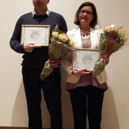 2. apríl 2016 á alþjóðlegum degi einverfu héldu Einhverfusamtökin málþing um skólamál einhverfra. Ríflega 120 manns mættu. Við þetta tækifæri veittu Einhverfusamtökin viðurkenningar fyrir vel unnin störf í þágu einhverfra. Viðurkenningarnar hlutu Specialisterne á Íslandi, en þeir áttu 5 ára afmæli þann dag, og Aðalheiður Sigurðardóttir fyrir vef sinn Ég er UNIK, þar sem fólk getur sett saman einstaklingsmiðað fræðsluefni um einhverfu og ADHD.