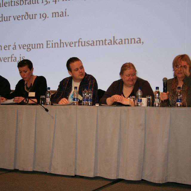 Á vorráðstefnu Greiningar og ráðgjafarstöðvar ríkissins 2013. Nokkrir meðlimir hópsins Út úr skelinni fluttu erindi og kynntu starf hópsins. Hreiðar Þór Ørsted, Jóhanna Stefánsdóttir, Svavar Kjarrval, Guðbjörg Þórey Gísladóttir og Jarþrúður Þórhallsdóttir.