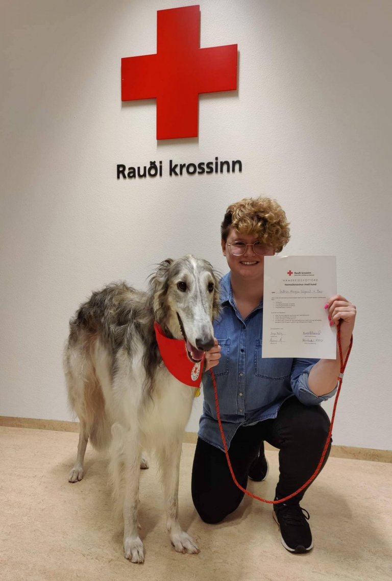 Guðrún Margrét og Beo við útskriftina sem heimsóknarvinir