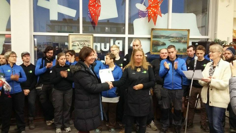 Afhending styrks í Góða hirðinum.